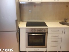 DOMIK IZDAVA NOV 2 SOBEN STAN POZADI UNIVERZALNA