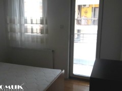 DOMIK IZDAVA NOV 2 SOBEN STAN POZADI UNIVERZALNA