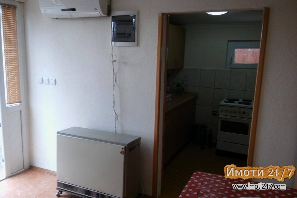 Prodavam plac 433 m2  so 2 Apartmani 100 metra od ezero