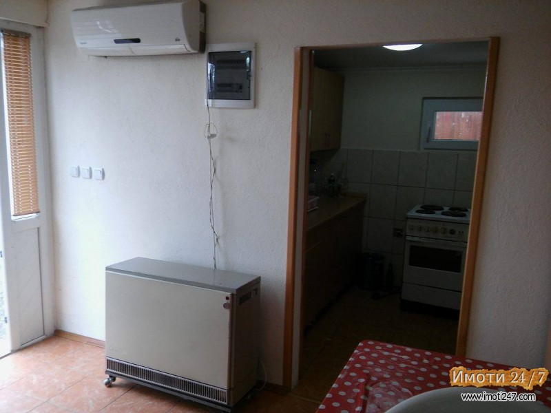 Prodavam plac 433 m2  so 2 Apartmani 100 metra od ezero