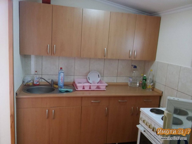 Prodavam plac 433 m2  so 2 Apartmani 100 metra od ezero