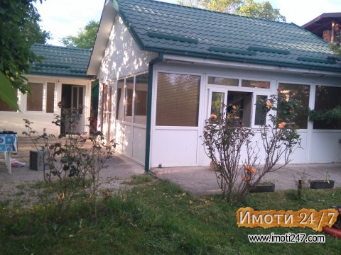 Prodavam plac 433 m2 so 2 Apartmani 100 metra od Ohridsko Ezero   OHRID