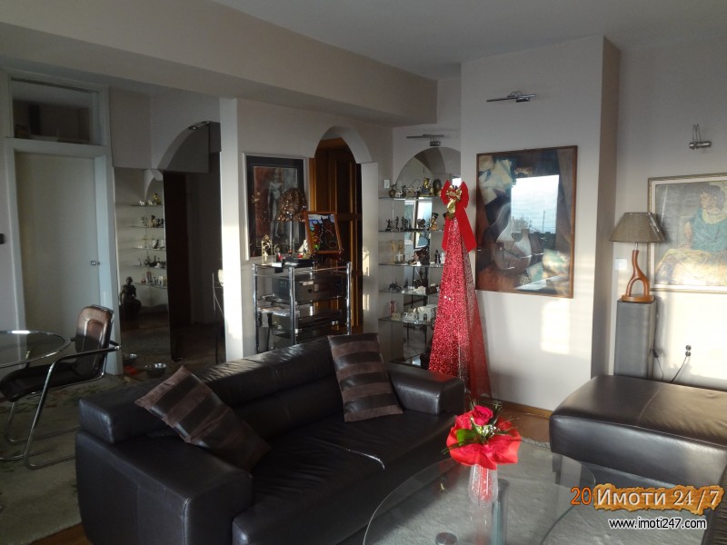 Се продаваат два споени стана во П Влае -посебно или одделно-