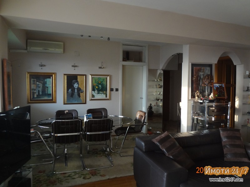 Се продаваат два споени стана во П Влае -посебно или одделно-