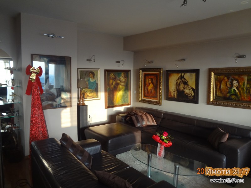 Се продаваат два споени стана во П Влае -посебно или одделно-