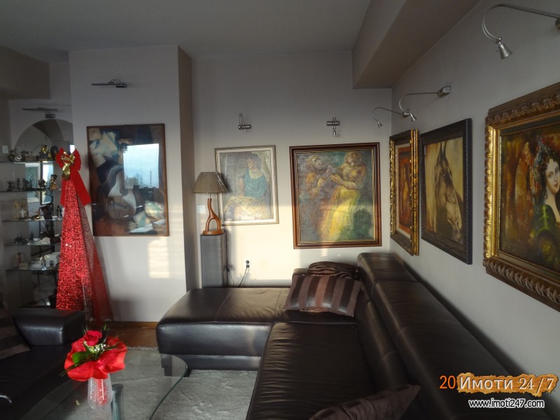 Се продаваат два споени стана во П Влае -посебно или одделно-