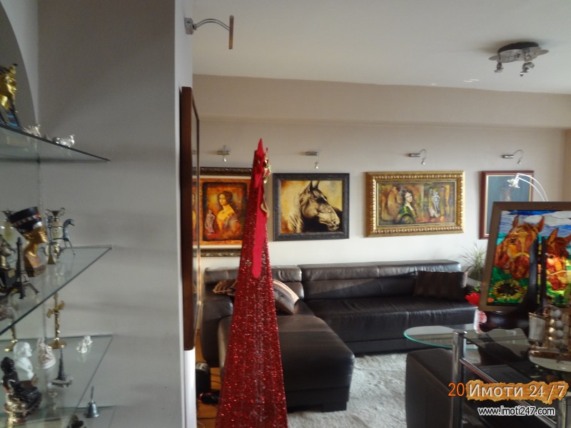 Се продаваат два споени стана во П Влае -посебно или одделно-