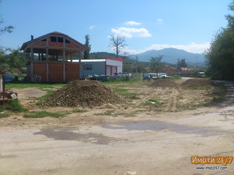 ПРОДАВАМ АТРАКТИВЕН ПЛАЦ