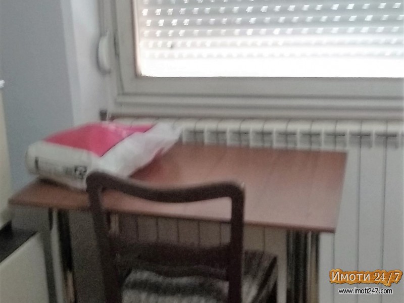 SE PRODAVA TROSOBEN STAN