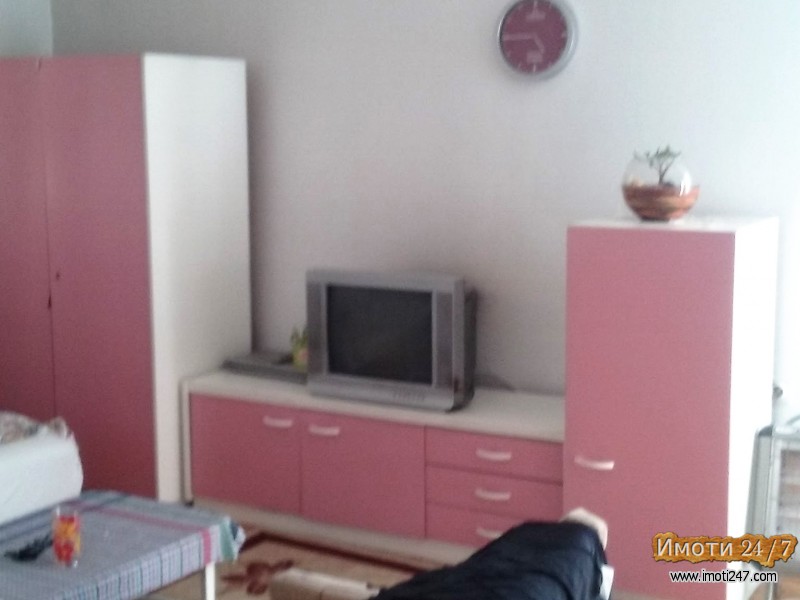 SE PRODAVA TROSOBEN STAN