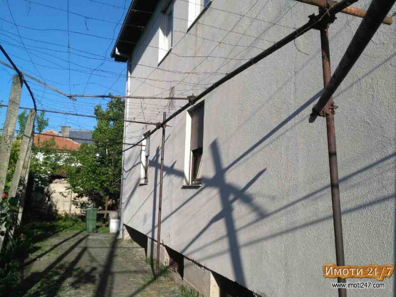 Se prodava kuca vo Butel 1