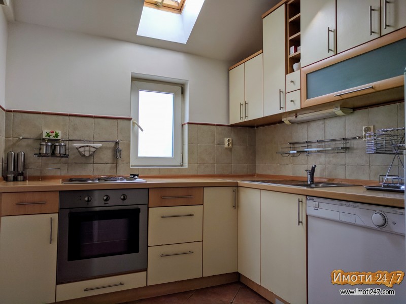 PRODAVAM ČETIRISOBEN STAN OD 171 M2 VO KAPIŠTEC
