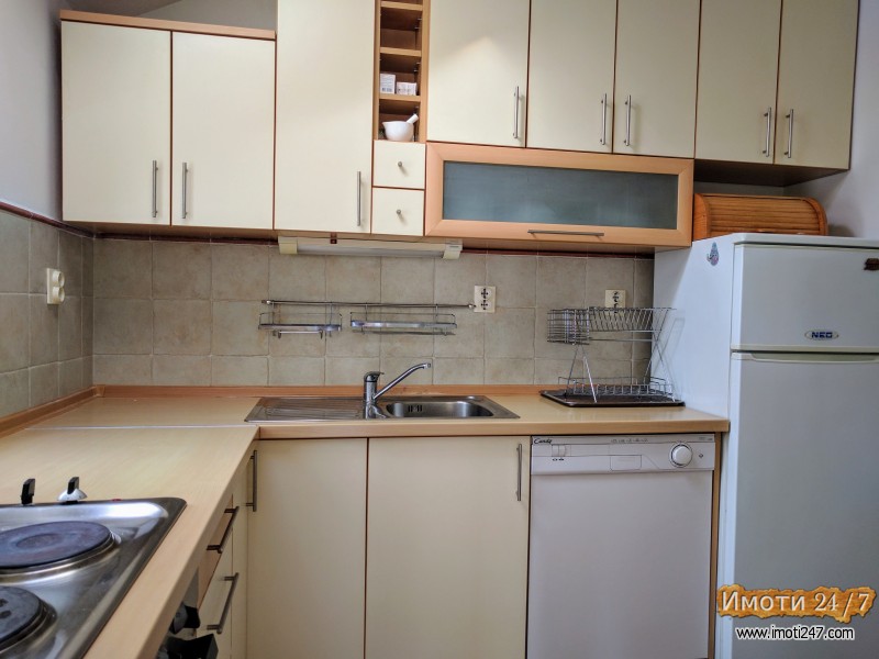 PRODAVAM ČETIRISOBEN STAN OD 171 M2 VO KAPIŠTEC