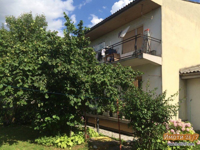 ПРОДАВАМ КУЌА ВО НАСЕЛБА ЛИСИЧЕ 150 М2