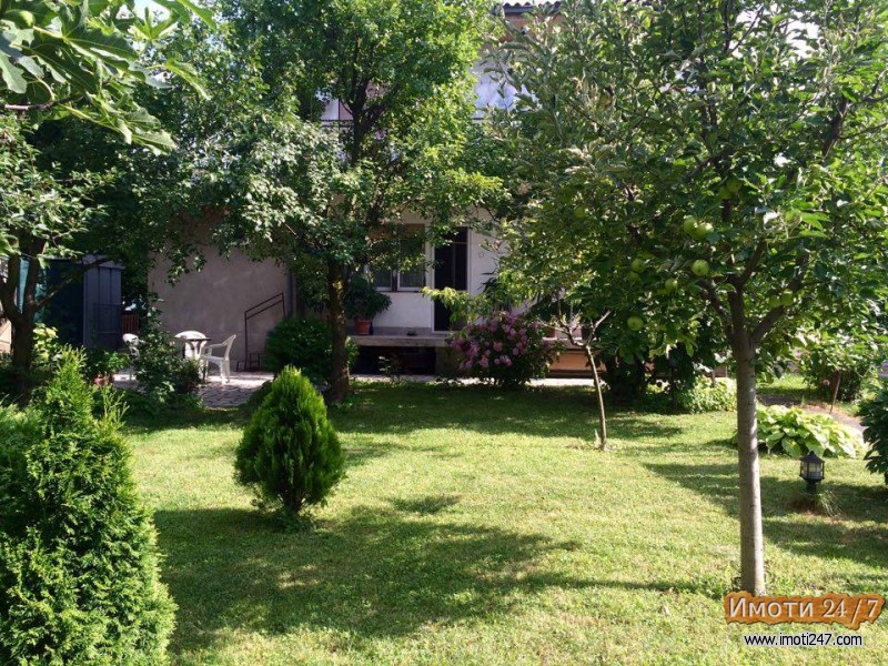 ПРОДАВАМ КУЌА ВО НАСЕЛБА ЛИСИЧЕ 150 М2
