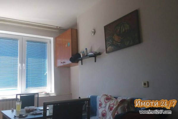 IZDAVAM GARSONJERA VO AVTOKOMANDA