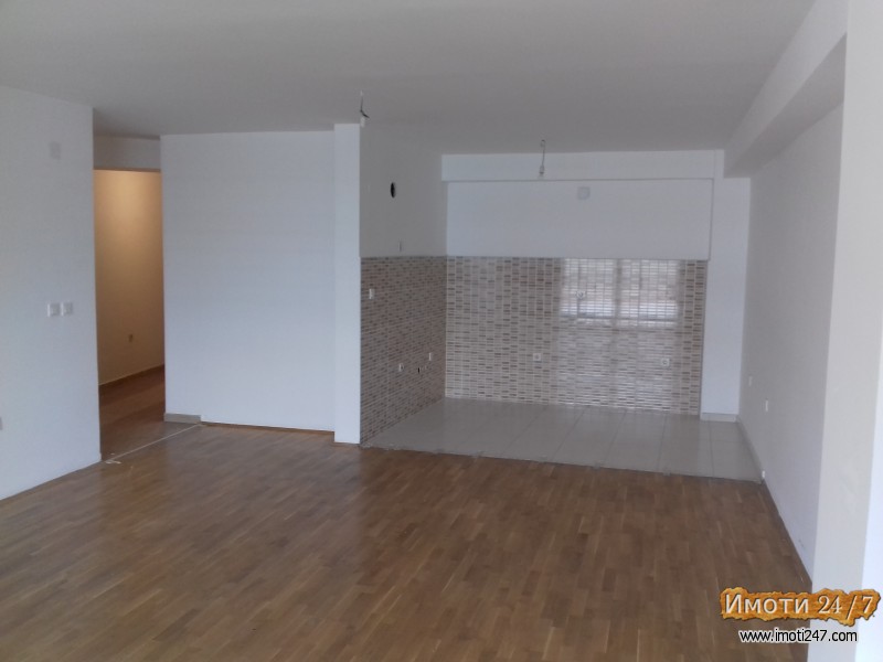 НОВ  СТАН  СО  ПАРКИНГ  МЕСТО