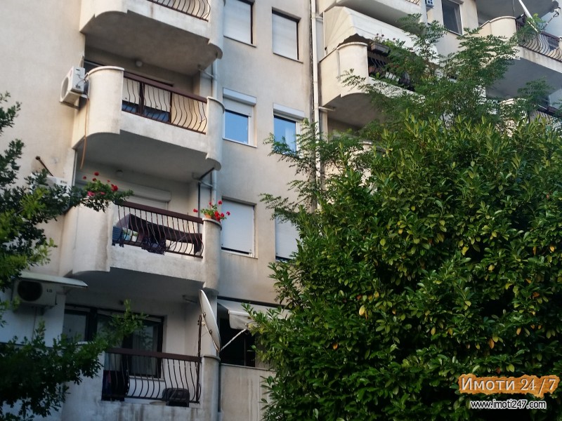 Се издава комплетно опремен двособен стан во одлична состојба во Центар