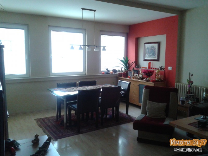 Стан во Центар позади Универзална