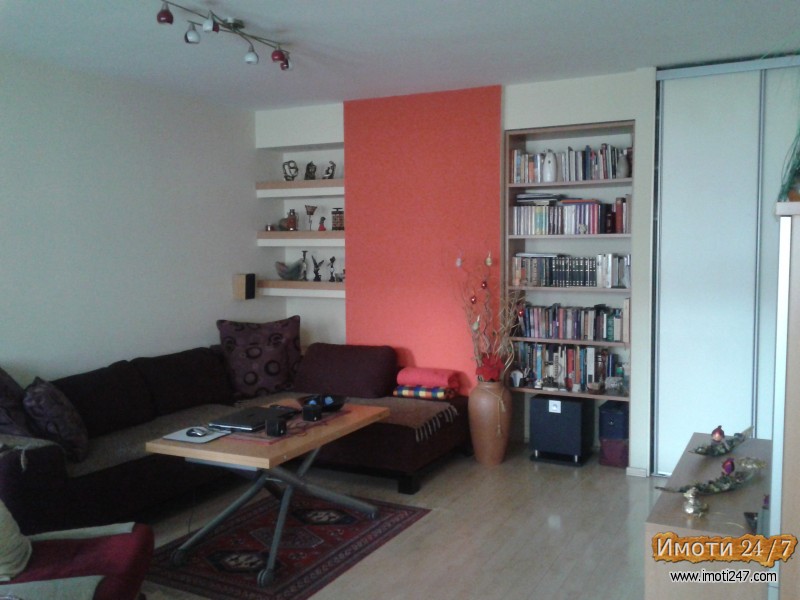 Стан во Центар позади Универзална