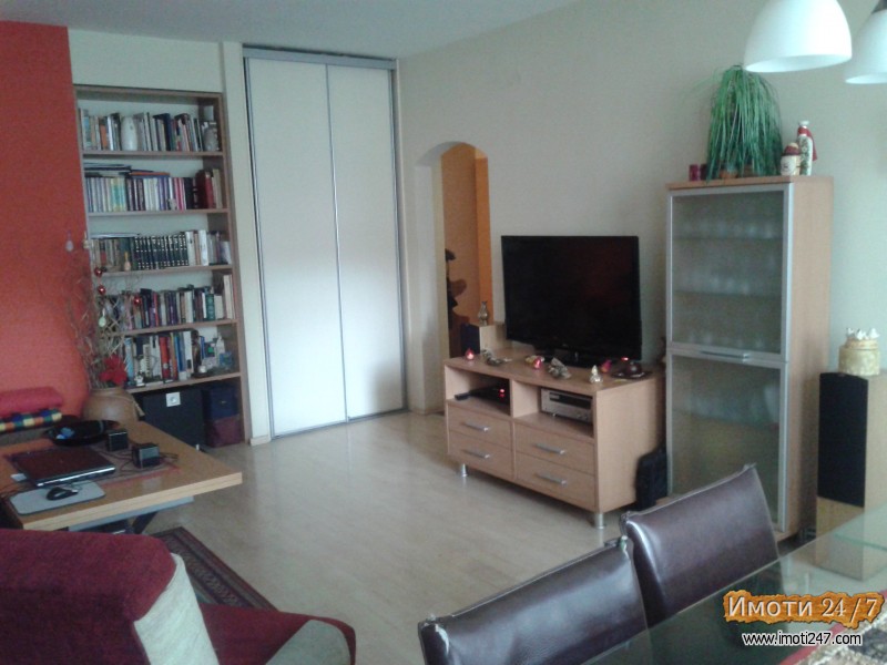 Стан во Центар позади Универзална