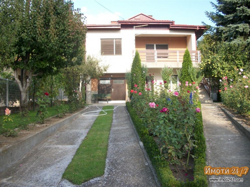 СЕ  ПРОДАВА   КУЌА  ВО  СЕЛО  БАЊАНИ