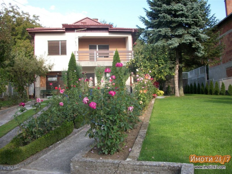 СЕ  ПРОДАВА   КУЌА  ВО  СЕЛО  БАЊАНИ