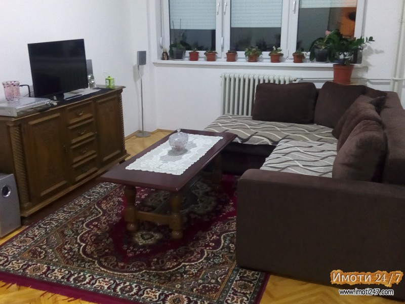 Се издава комплетно наместен трособен стан