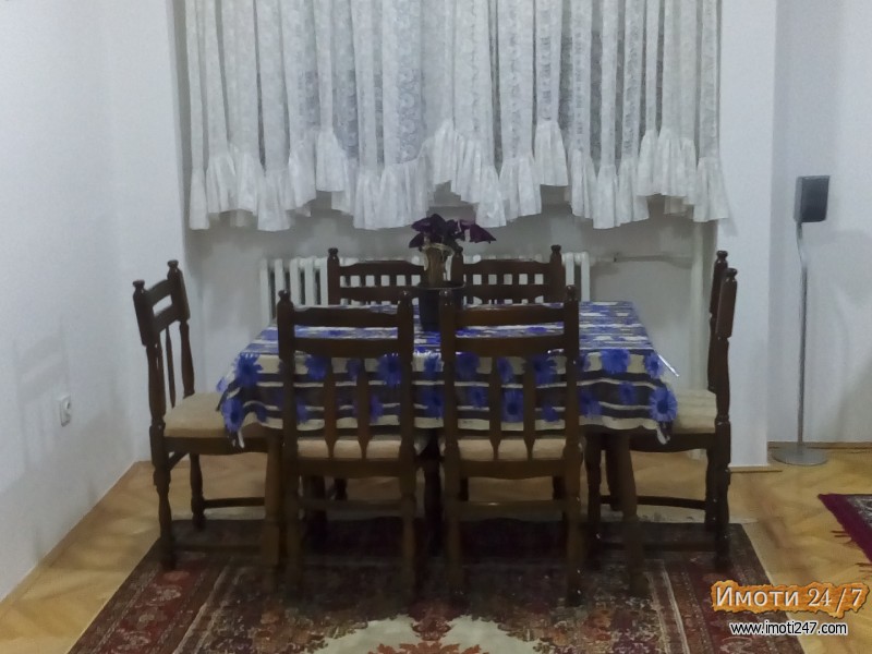 Се издава комплетно наместен трособен стан