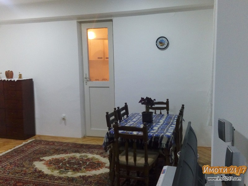 Се издава комплетно наместен трособен стан