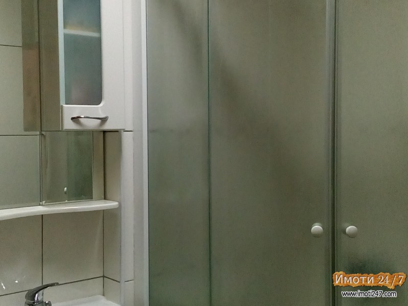 Се издава комплетно наместен трособен стан