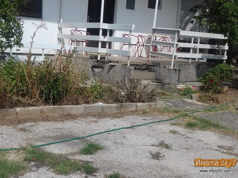 Se prodava vikendica so dva pridruzni objektaMirkovci  sGluvo