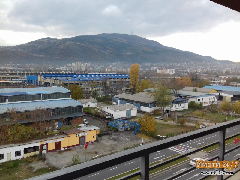 НОВ  СТАН  СО  ПАРКИНГ  МЕСТО