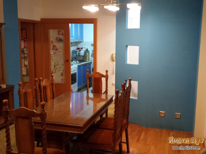 Се издава стан во Центар кај Рамстор Клинички и МВР