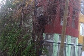 Се издава куќа на Водно