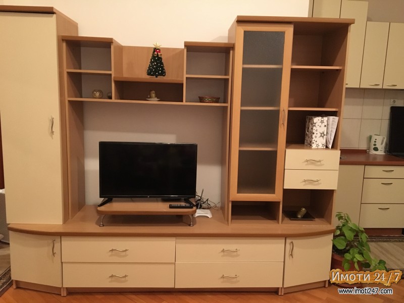 Издавам стан 55м2 во Центар