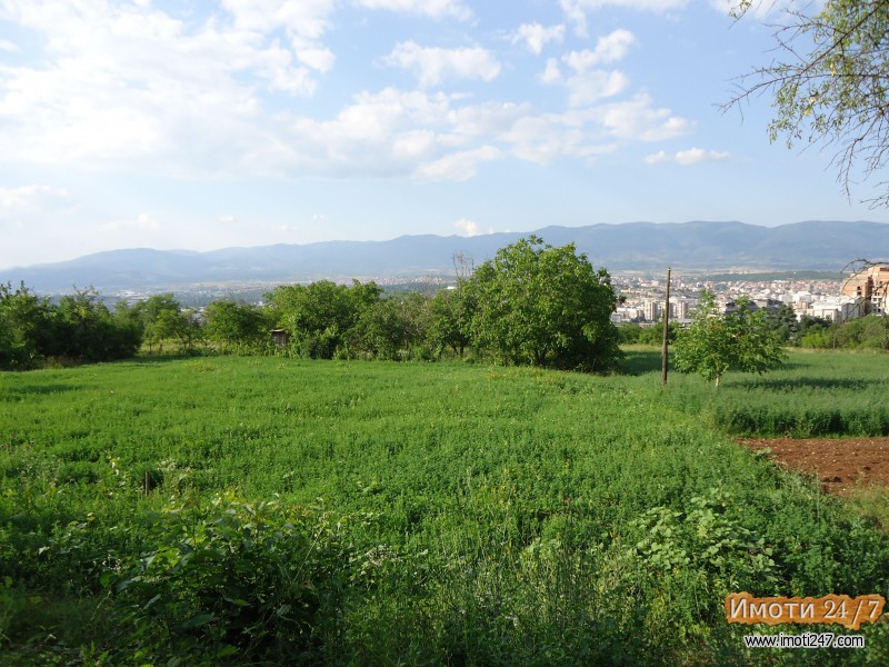 Prodavam plac na Vodno