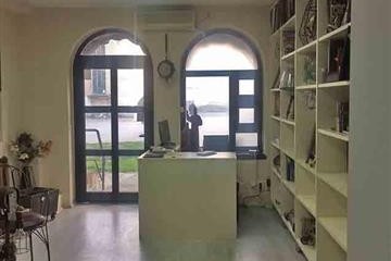 Се издава деловен простор во центар Скопје