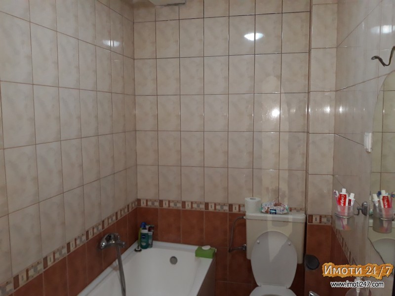 Se prodava semejna kuka