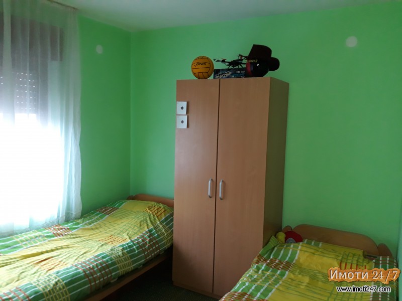 Se prodava semejna kuka