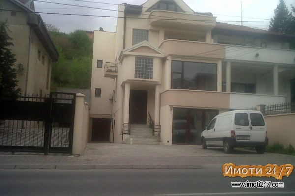Izdavam 2 kancelariimagacin parking Glana UL 1km Centar