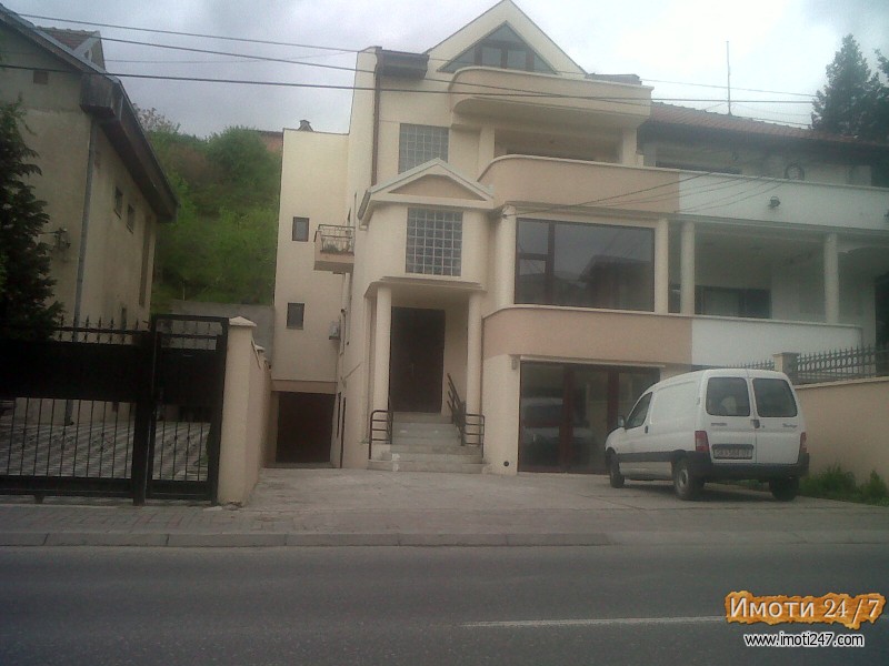 Izdavam 2 kancelariimagacin parking Glana UL 1km Centar
