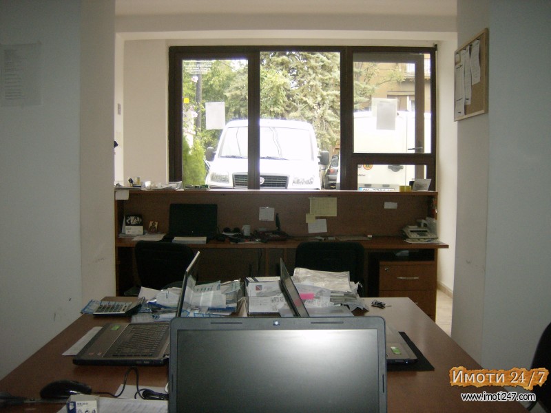 Izdavam 2 kancelariimagacin parking Glana UL 1km Centar