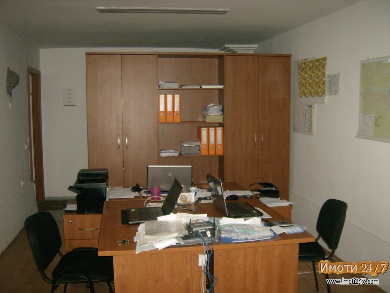 Izdavam 2 kancelariimagacin parking Glana UL 1km Centar