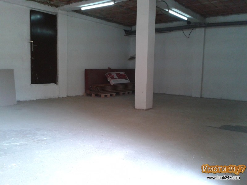 Izdavam 2 kancelariimagacin parking Glana UL 1km Centar