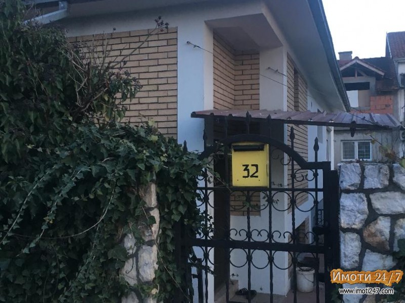 продавам куќа во Ченто -стан од 153м2гаража 22м2 и двор 280м2