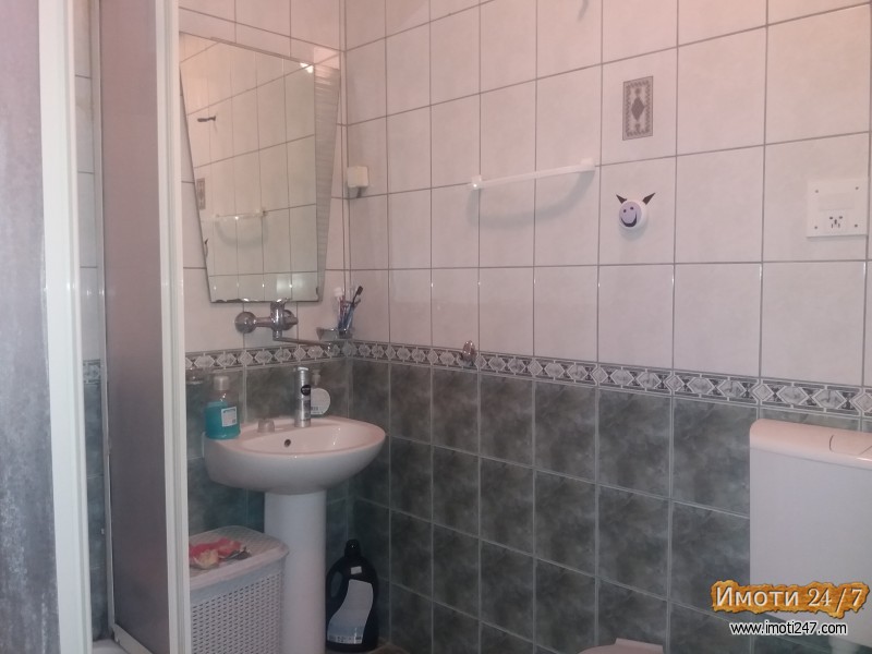 NLisice ubav trosoben stan 75m2 renoviran i opremenna 2kat