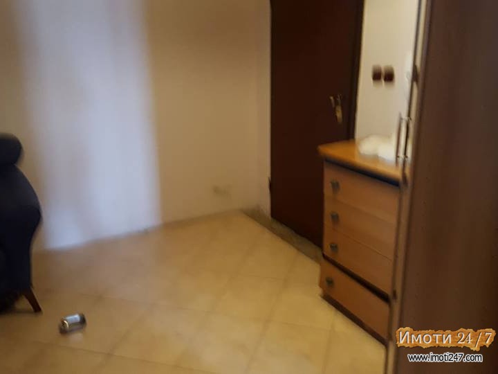 Se prodava prekrasen stan koj sto moze da bide i podelen na dva