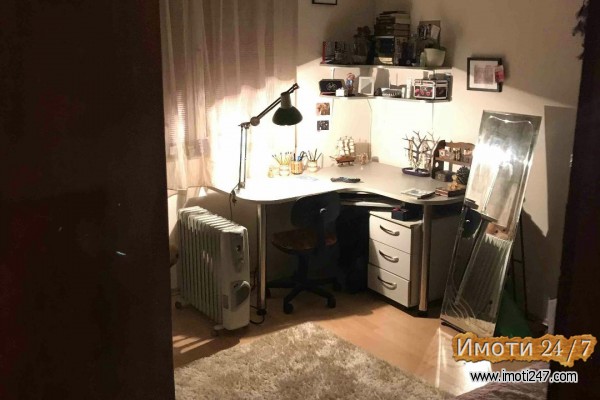 Продавам стан во Карпош 1 50 м2 трети спрат спроти Симпо
