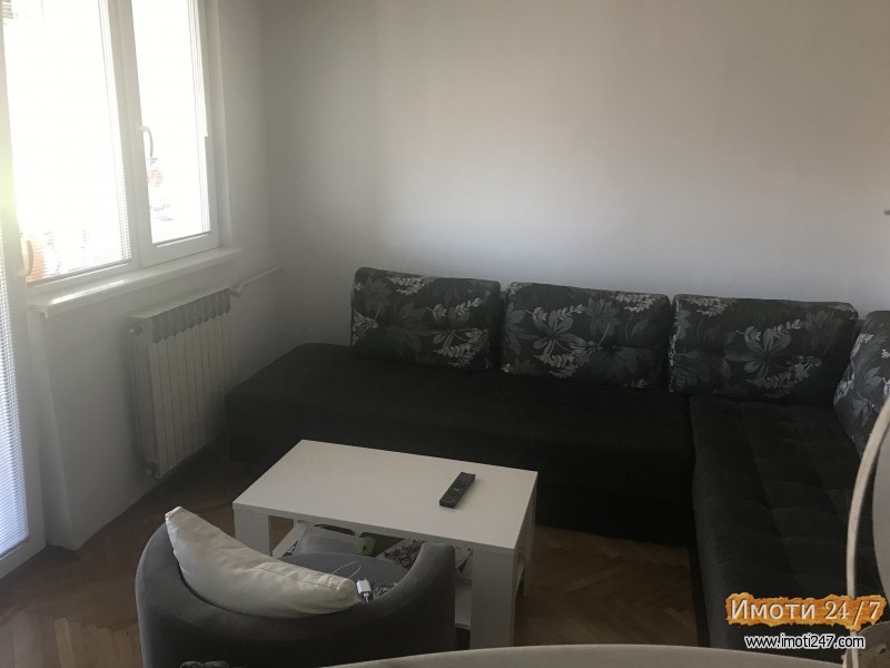 Се продава трособен стан во Аеродром 72м2
